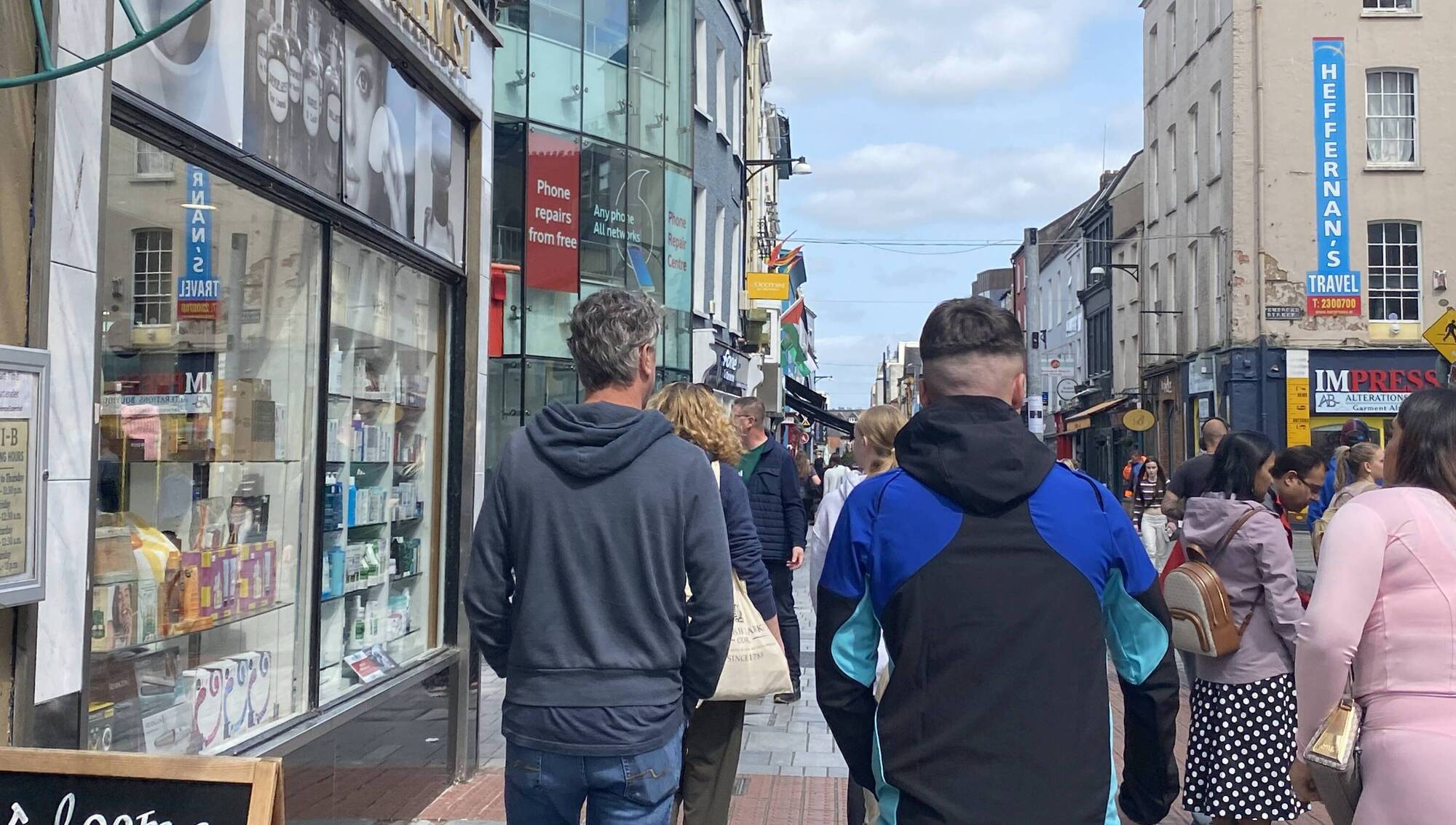 Drunk man told gardaí on busy Cork street: 'I'm hunting coppers' and 'I will f***ing break you' 