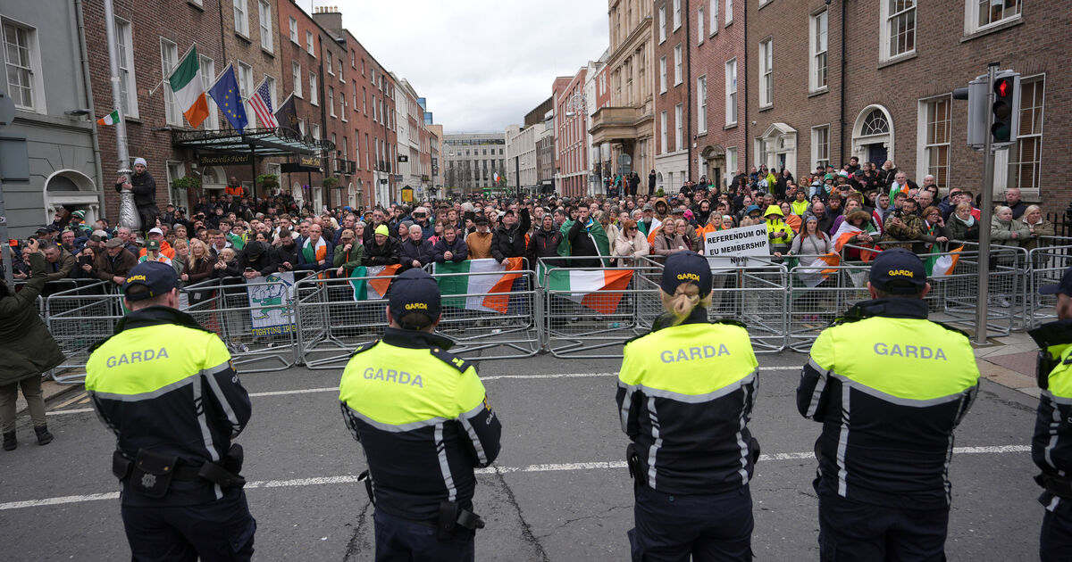 Elaine Loughlin: Politicians need to stop treating public like a baby