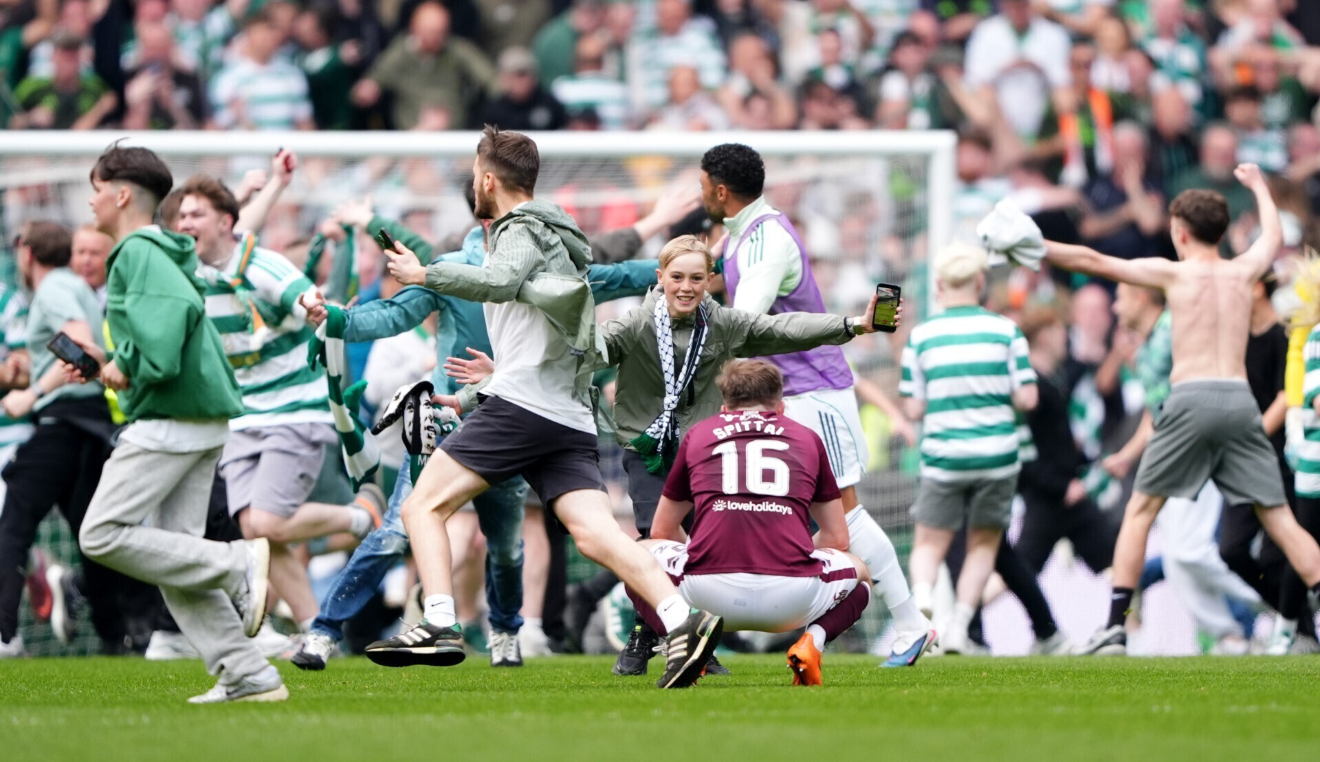 Dejected Hearts leave Celtic Park in their playing kits