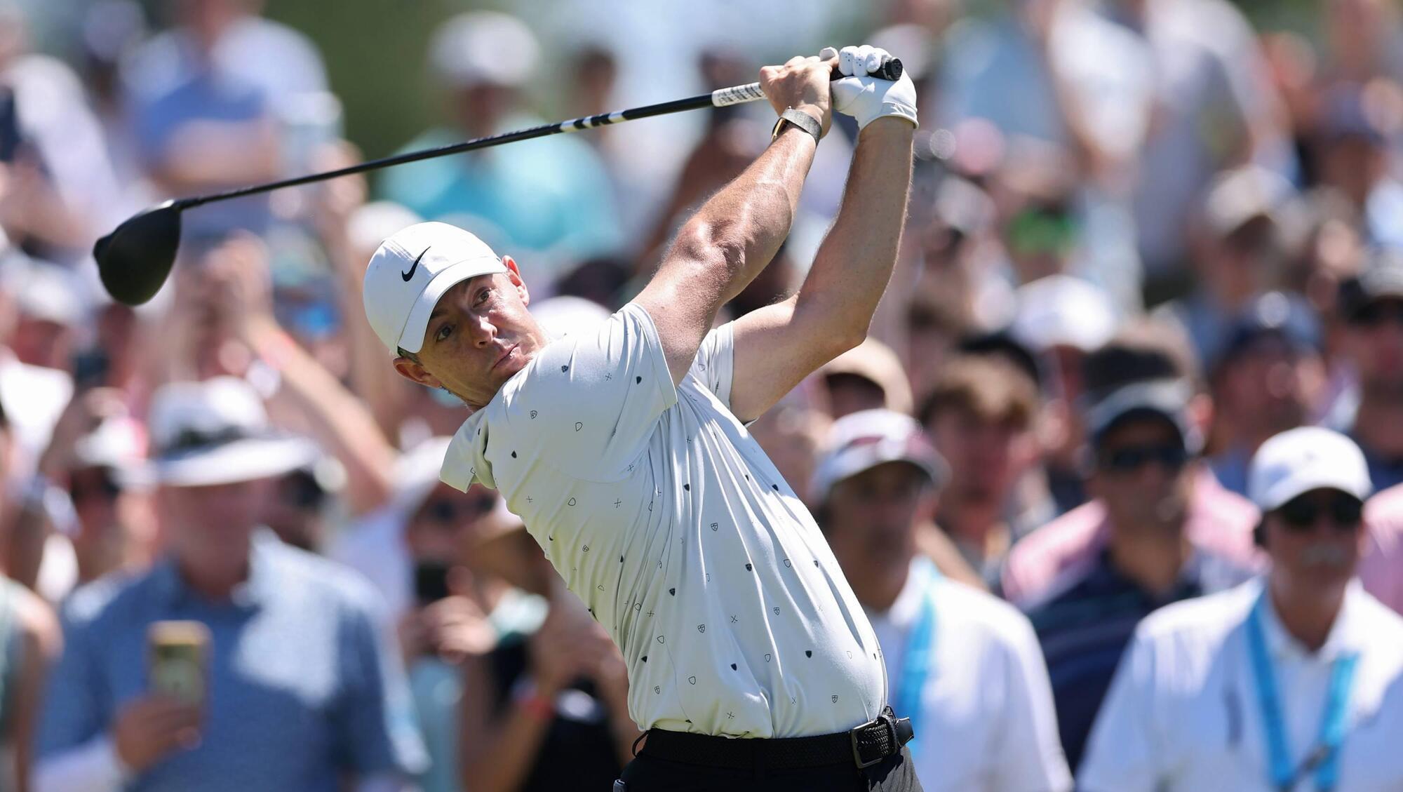 Rory McIlroy surges to within one of PGA lead as on-fire Harrington signs for 67