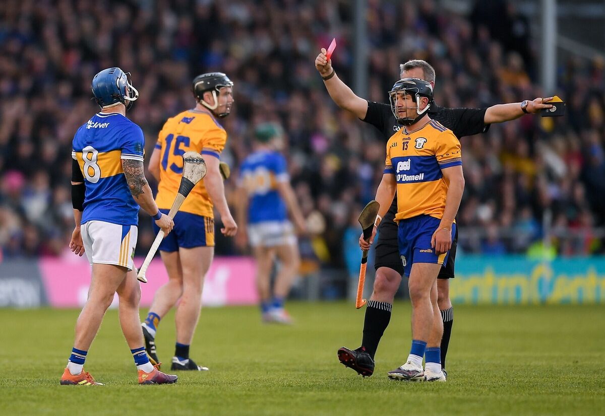 Willie Connors is shown a red card following his second yellow from referee Thomas Walsh. Pic: John Sheridan/Sportsfile Willie Connors is shown a red card following his second yellow from referee Thomas Walsh. Pic: John Sheridan/Sportsfile