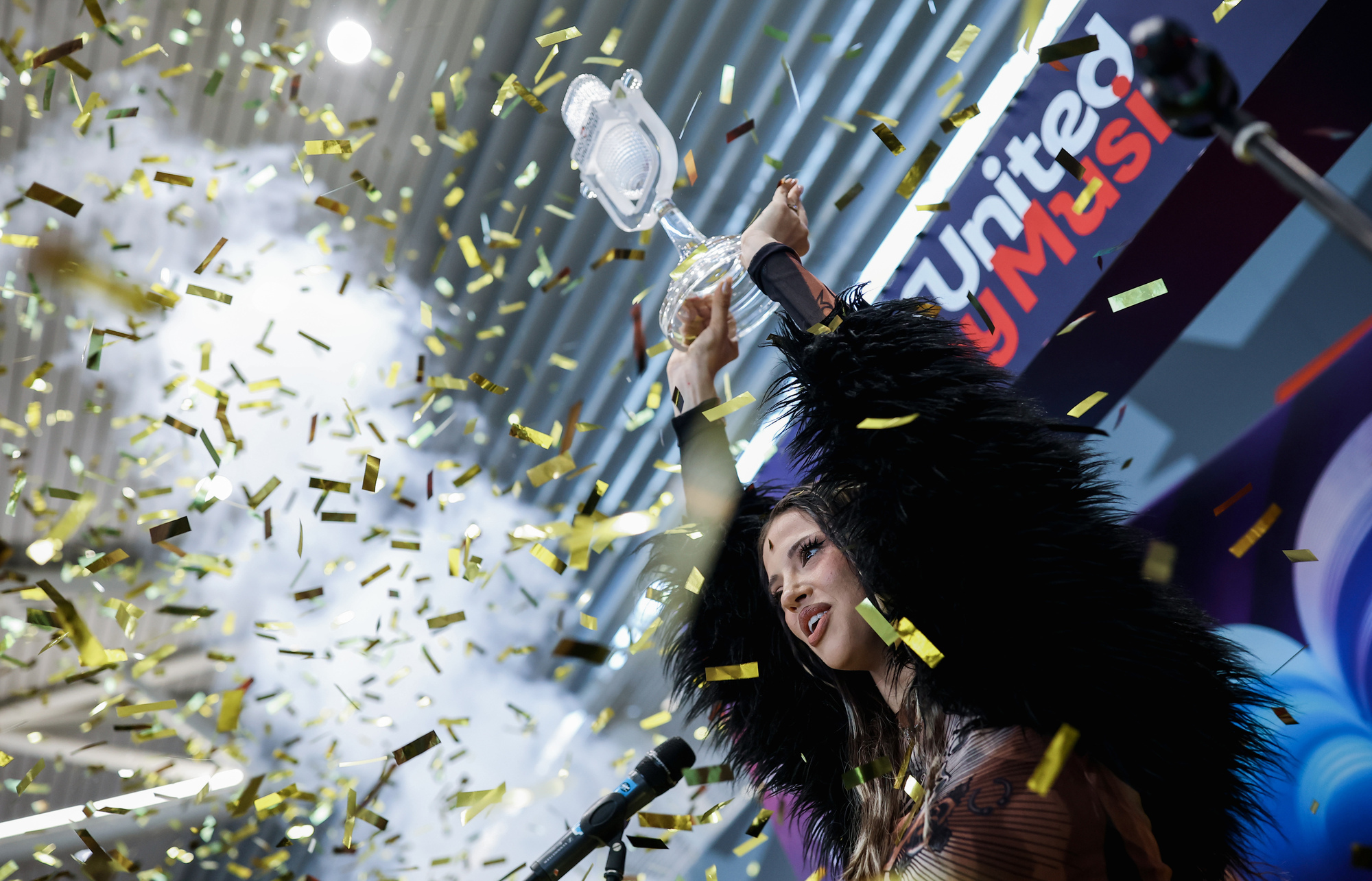 Bulgaria gives Eurovision winner Dara a grand welcome upon return home