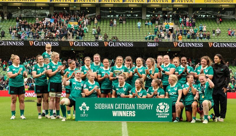 The Irish team lift the Siobhan Cattigan Trophy. Pic: ©INPHO
