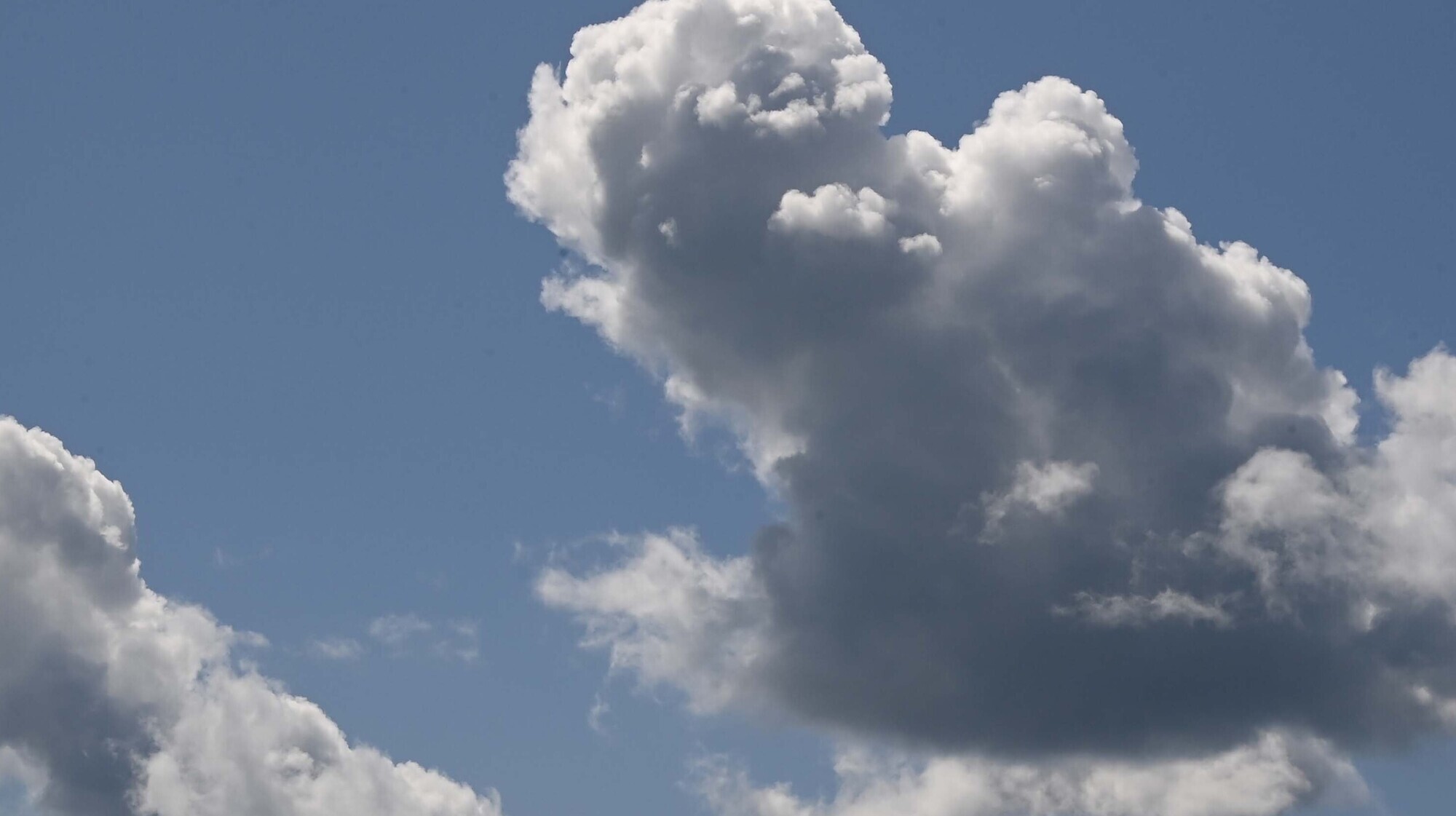 Unsettled few days ahead but temperatures could reach 20C this weekend, says Met Éireann