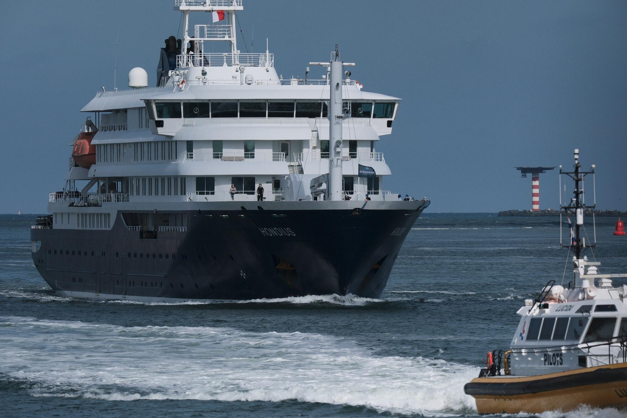Hantavirus-stricken cruise ship docks in the Netherlands