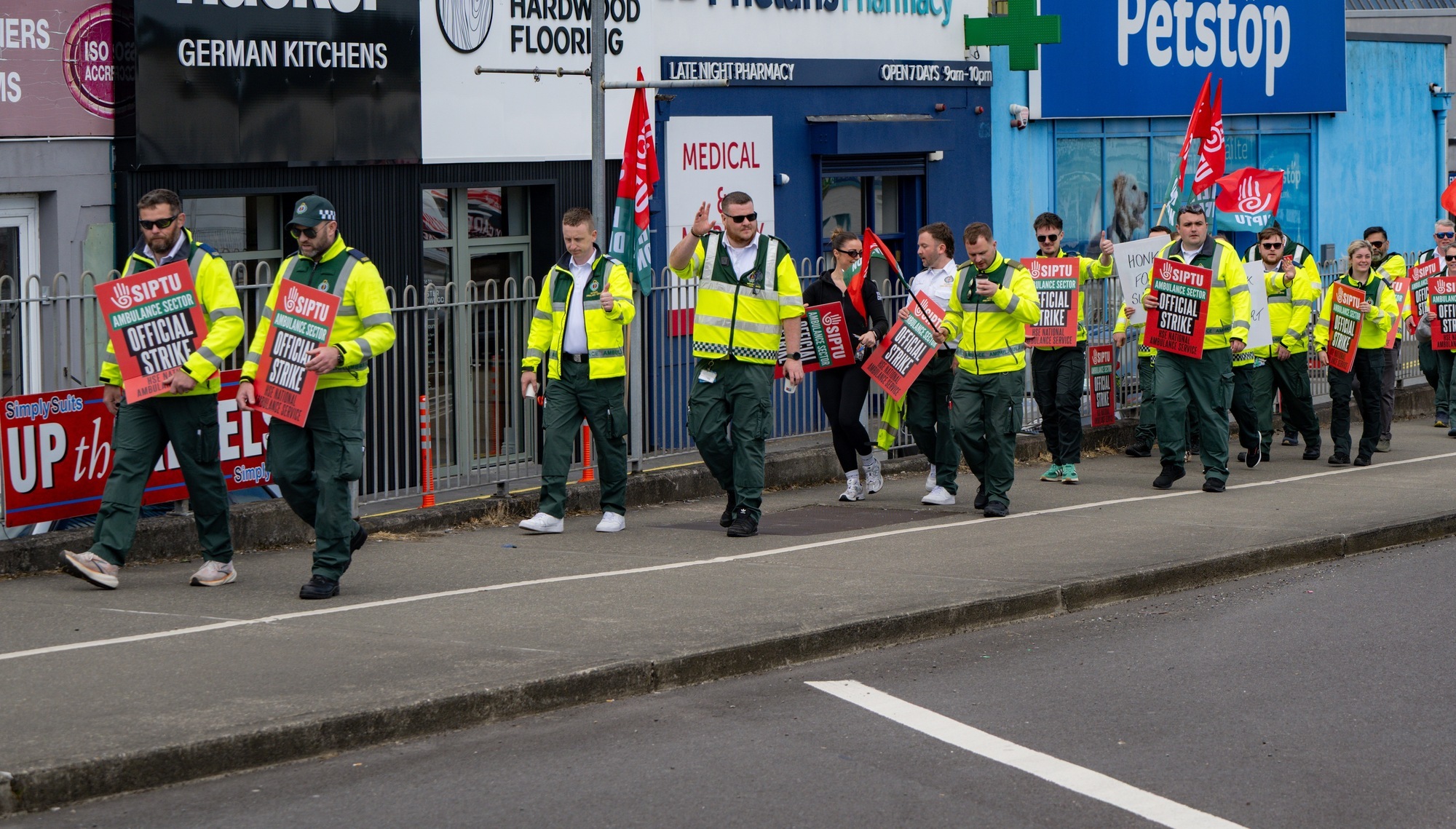 Unions ‘hopeful’ of breakthrough in paramedic pay dispute as talks to continue