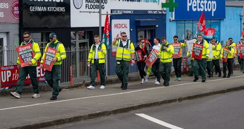 Unions ‘hopeful’ of breakthrough in paramedic pay dispute as talks to continue