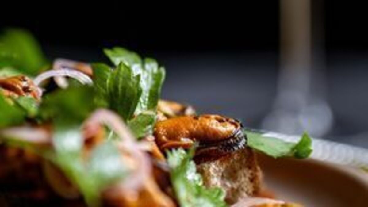 Fisherman’s toast with shallot salad