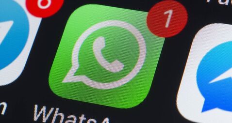 Whatsapp, Messenger, Telegram and other phone chat Apps on iPhone screen