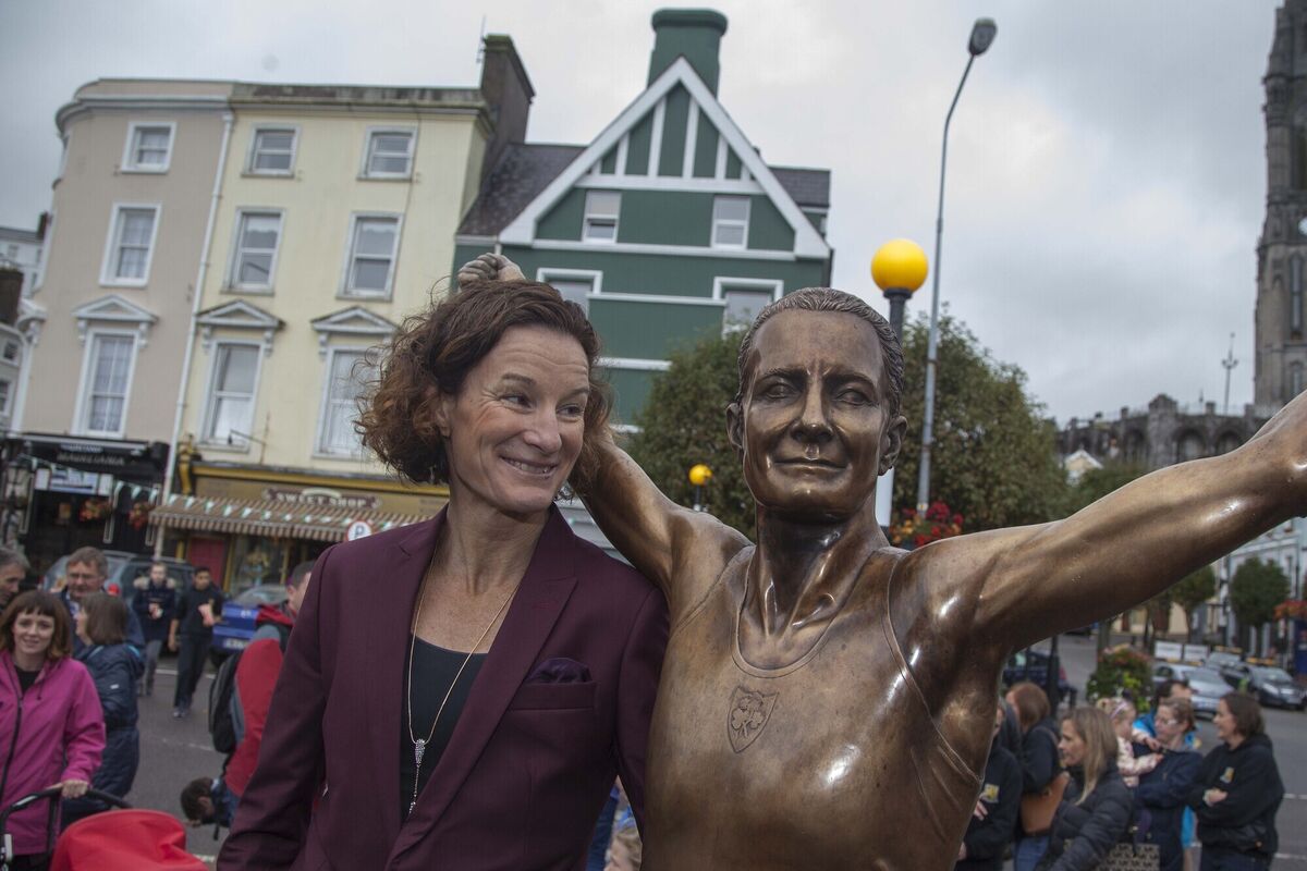 Sonia O Sullivan alongside her statue in Cobh. Sonia O Sullivan alongside her statue in Cobh.