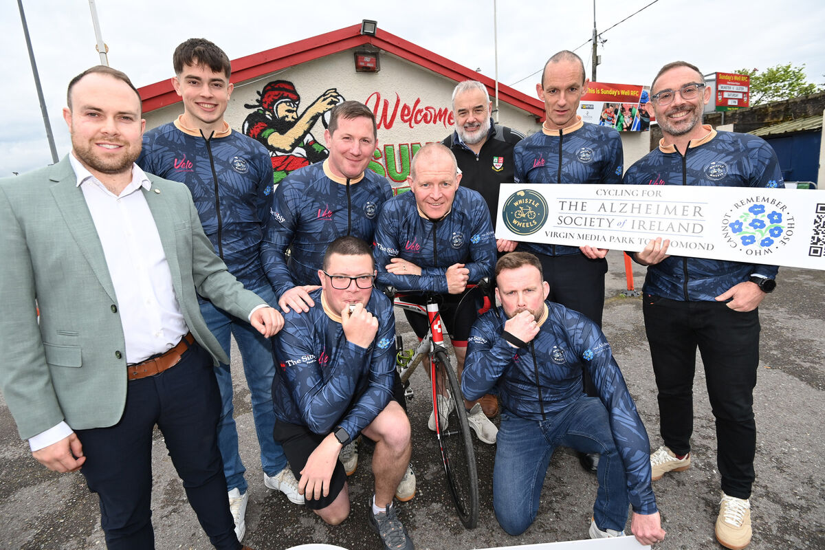 Adam Kelleher, general manager Bessboro day service Alzheimer sociey of Ireland, with John Moynihan, Ben Horgan, Shane Kierans, Garrett McCabe, Eddie Hogan-O'Connell, Alex Aherne , Brendan O'Connor and Dave Egar, Sunday's Well RFC. Pic: Eddie O'Hare. Adam Kelleher, general manager Bessboro day service Alzheimer sociey of Ireland, with John Moynihan, Ben Horgan, Shane Kierans, Garrett McCabe, Eddie Hogan-O'Connell, Alex Aherne , Brendan O'Connor and Dave Egar, Sunday's Well RFC. Pic: Eddie O'Hare.