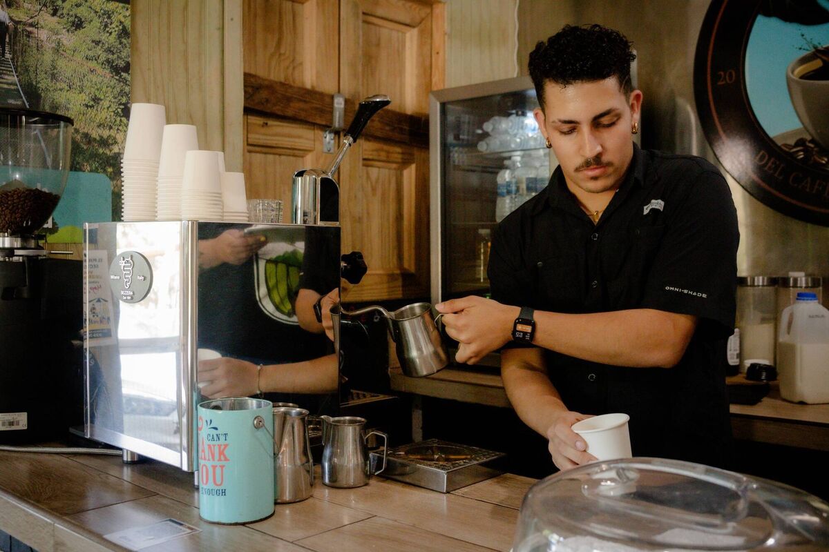 Ian making coffee at Fincafe Ian making coffee at Fincafe