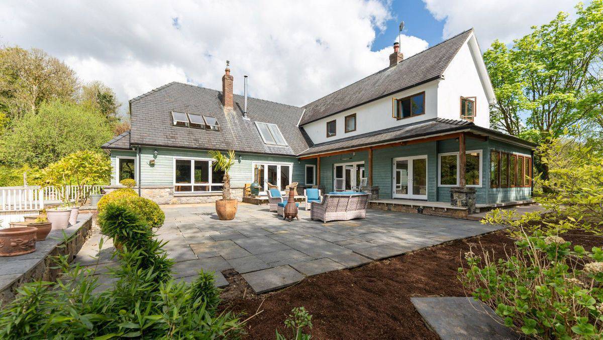 Late comedian Jon Kenny’s Limerick home goes on the market for €1.2m