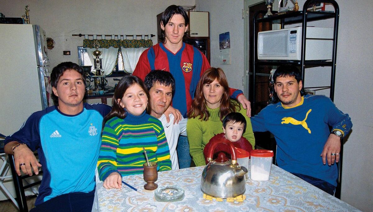 Lionel Messi poses with his family; brother Rodrigo, from left, sister María Sol, father Jorge, mother Celia, nephew Tomás and brother Matías in his home town of Rosario, in October 2003. Photographer: Marcelo Boeri/El Grafico/Getty Images