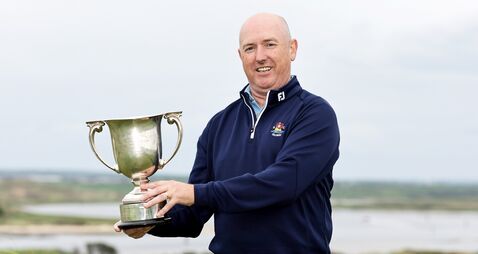 Joe Lyons celebrates with the trophy 22/5/2026