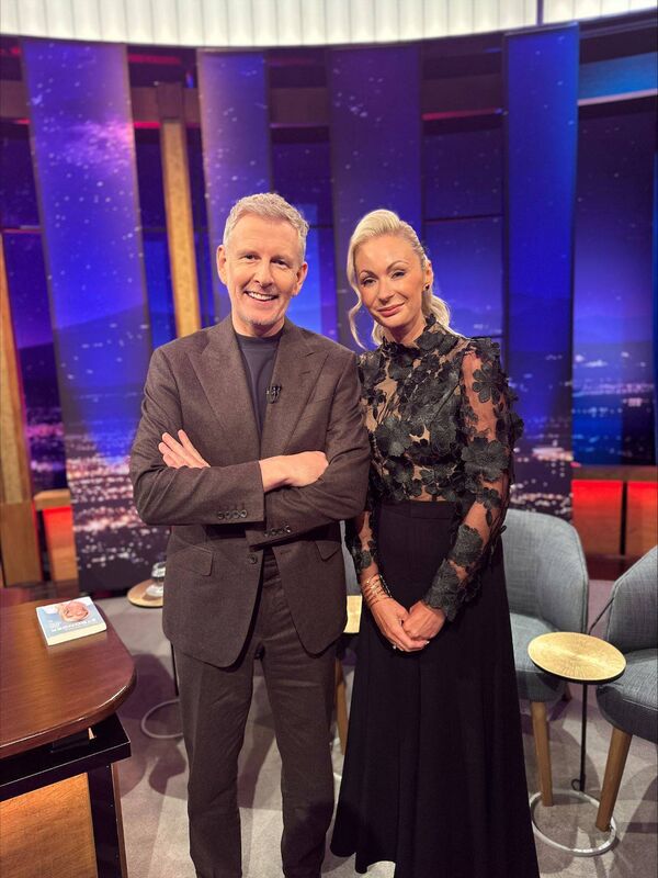 Patrick Kielty with Nicola Hanney in 2024 when Ms Hanney spoke on the Late Late Show of the abuse and coercive controil she had suffered. Picture: RTÉ 