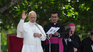 The Pope met victims’ families near Naples (AP)