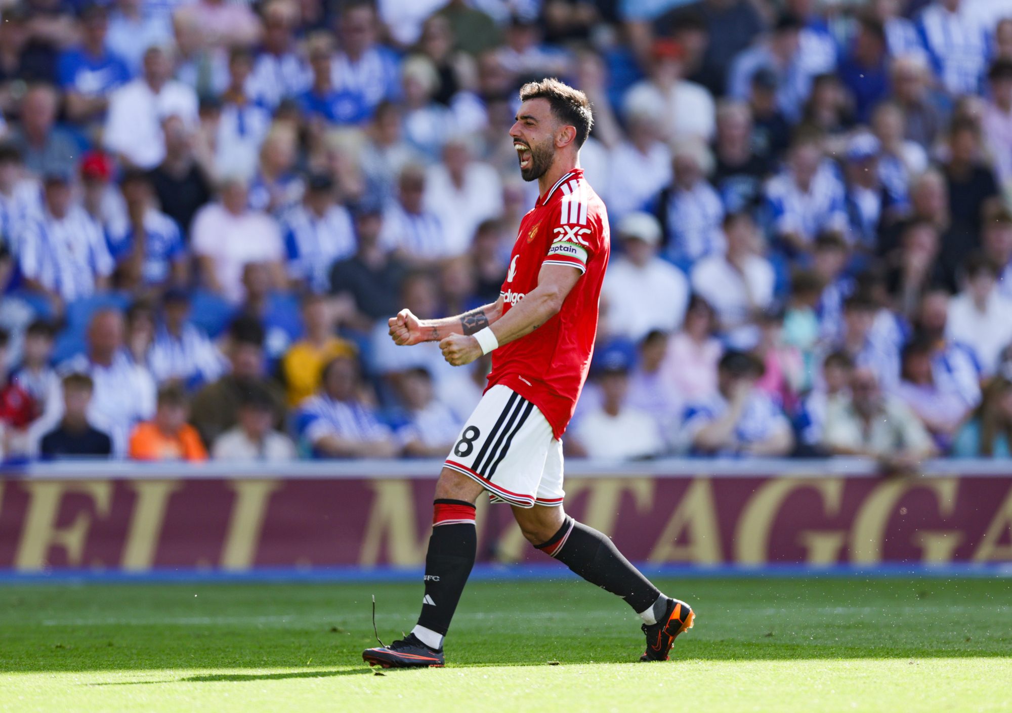 Fernandes breaks assist record as United send Brighton to Conference League