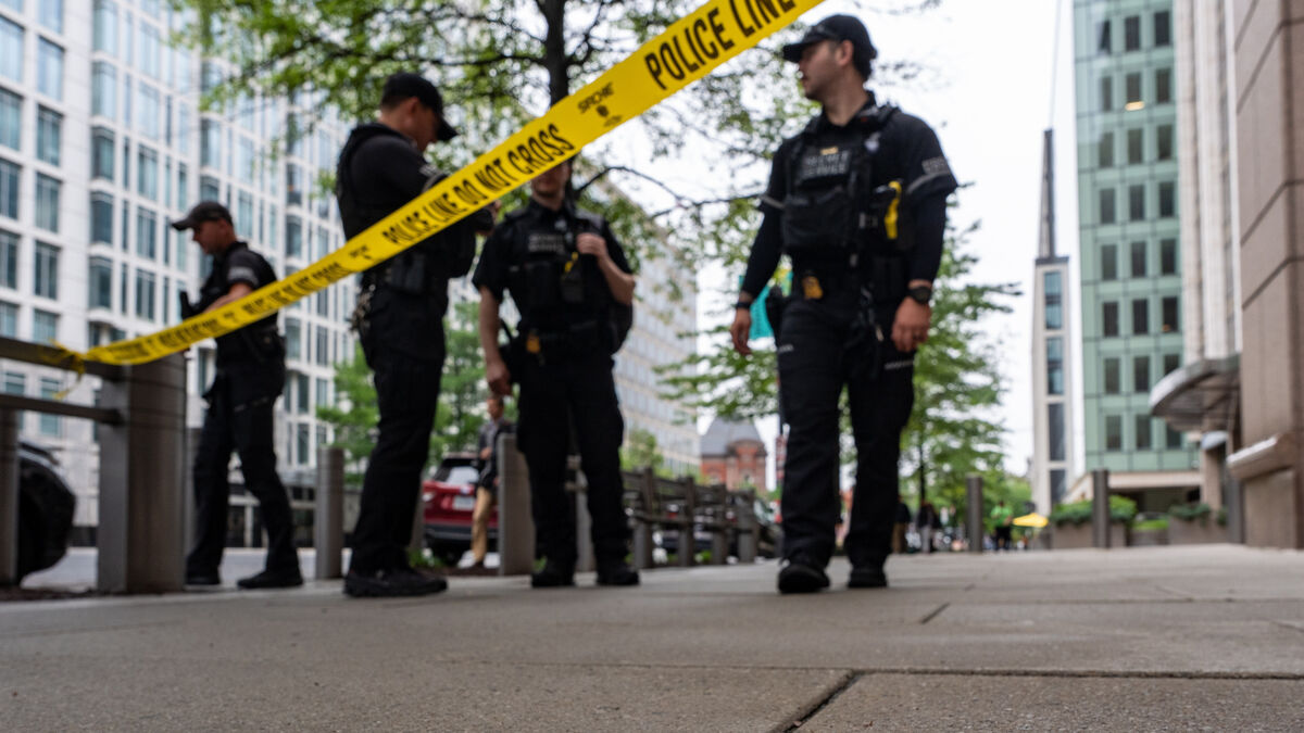 Bystander in serious condition after shooting near White House checkpoint