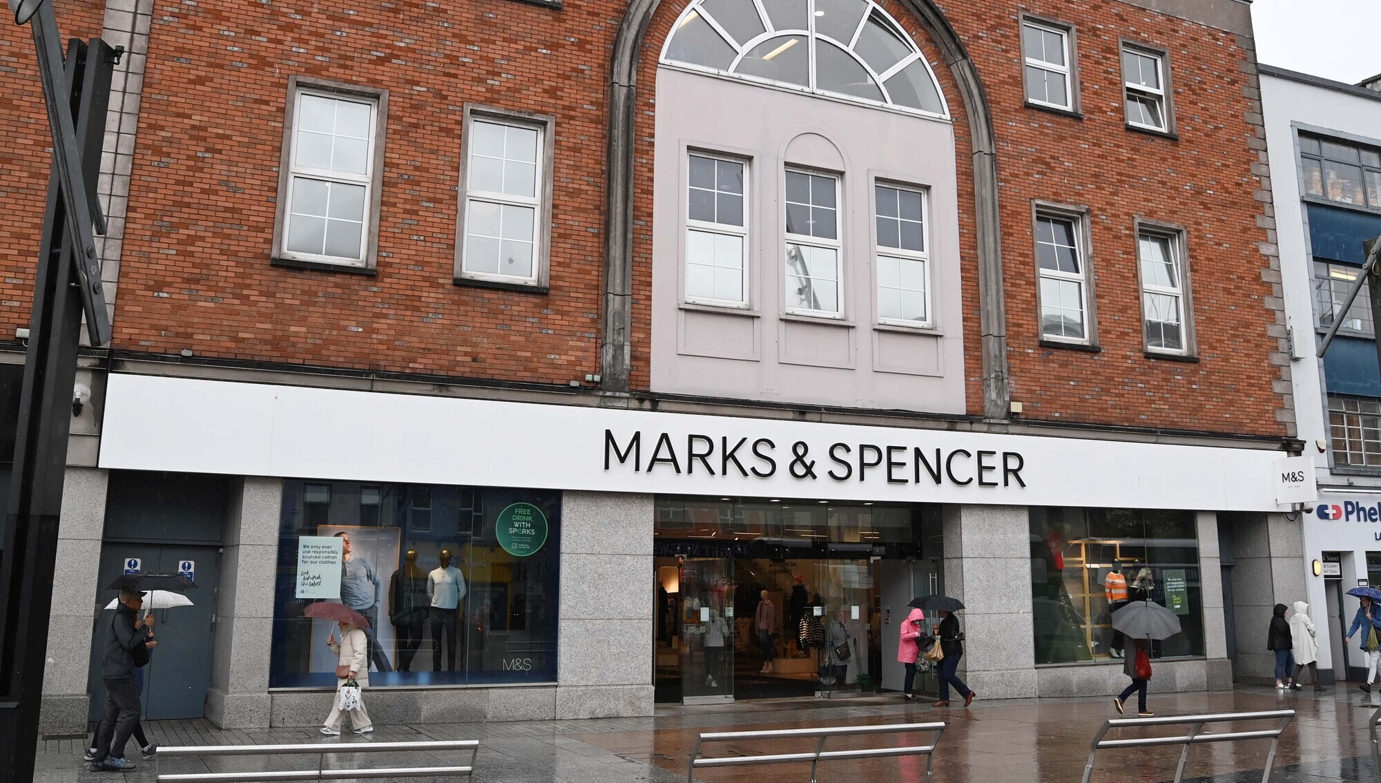 Drunk Cork man dressed himself in €800 worth of clothing from Marks & Spencer and walked out