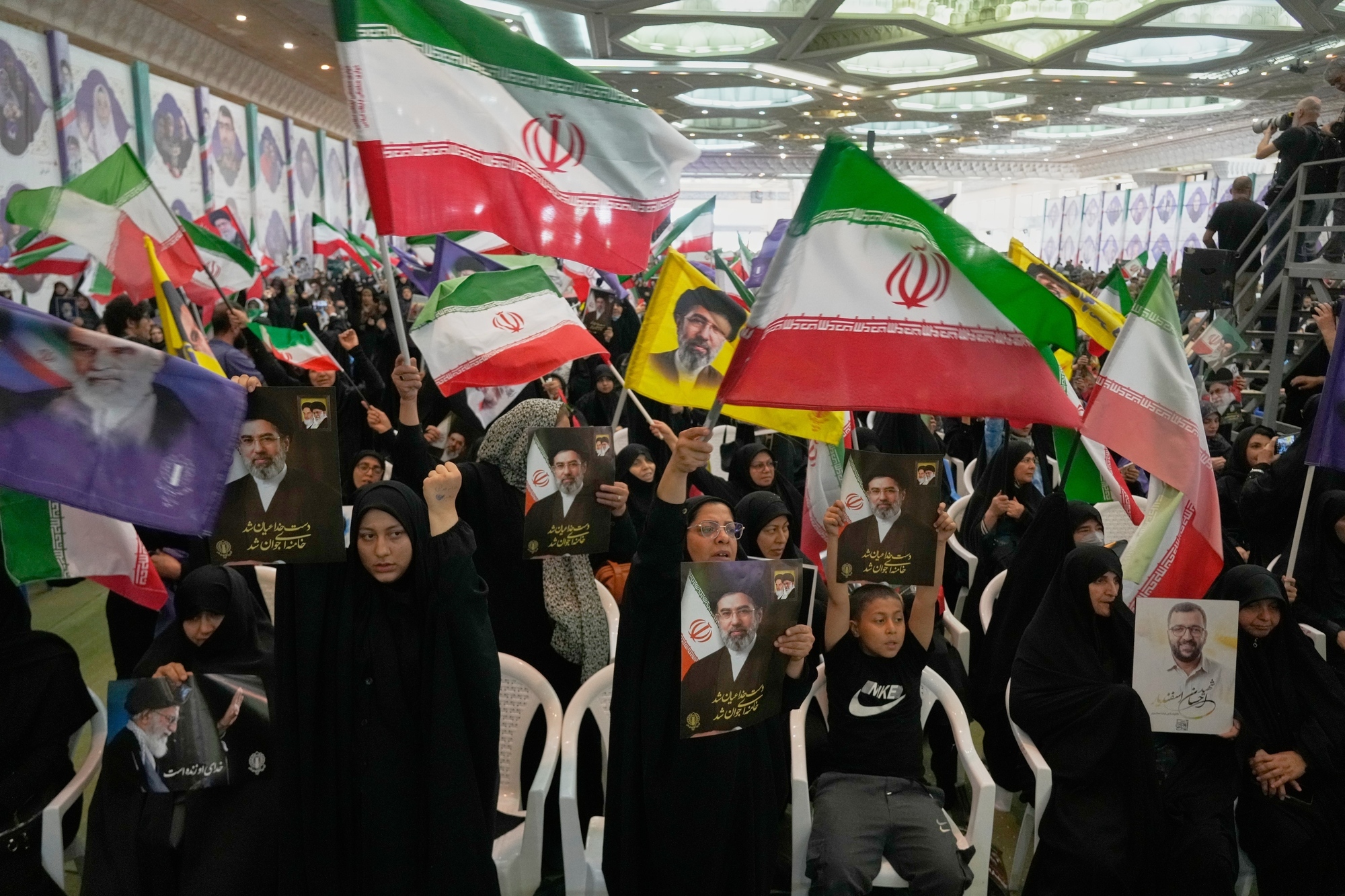 US and Iranian negotiators reach tentative deal to extend ceasefire – official
