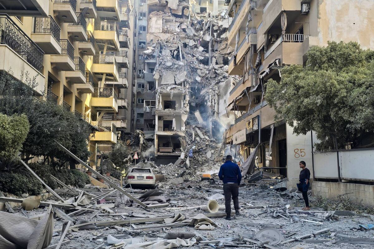 People look at the damage at the site of an Israeli strike in Tyre, southern Lebanon, on May 28. Picture: Kawnat Haju/Getty Images) People look at the damage at the site of an Israeli strike in Tyre, southern Lebanon, on May 28. Picture: Kawnat Haju/Getty Images)