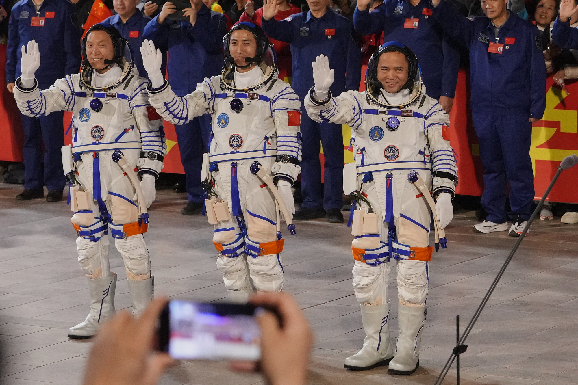 Chinese astronauts return to Earth after nearly seven months in space
