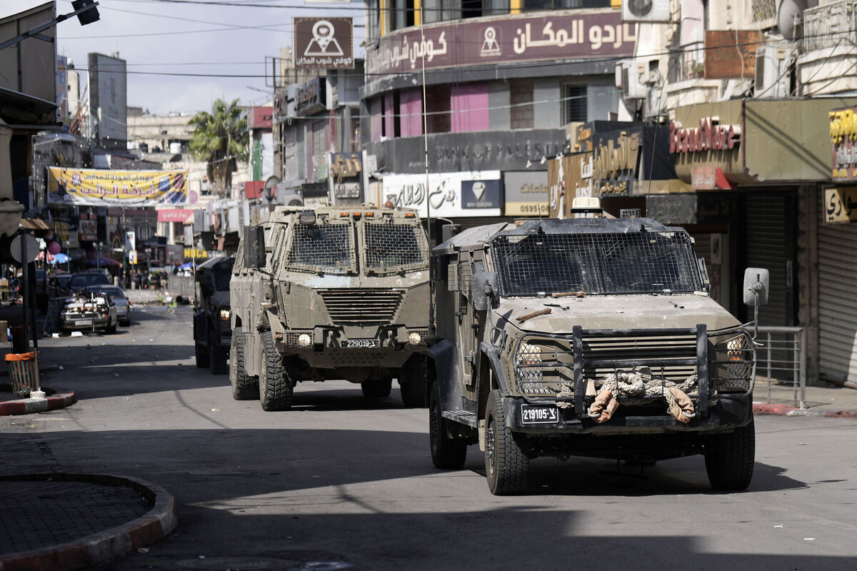 Israeli army jeeps move into the West Bank city of Nablus during a raid. Israeli army jeeps move into the West Bank city of Nablus during a raid.