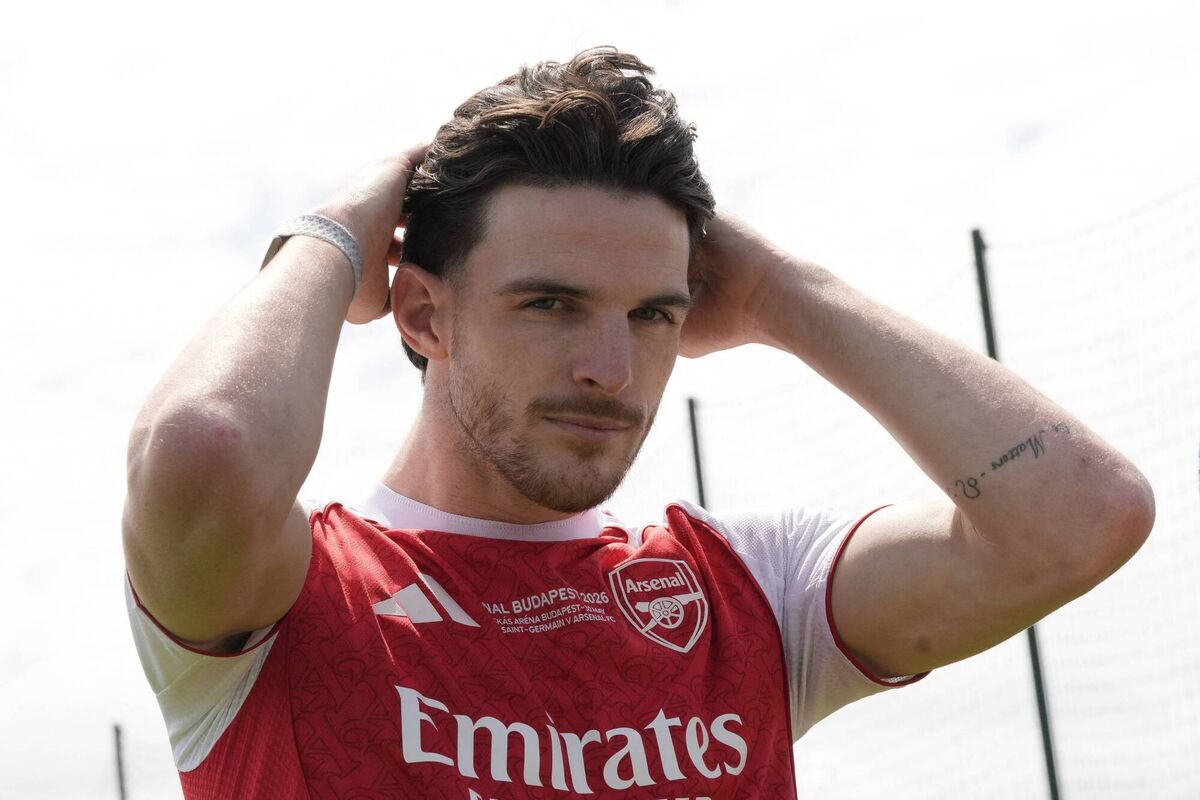 NOT CAMERA SHY: Arsenal's Declan Rice adjusts his locks before speaking to members of the media at London Colney. Photo by CARLOS JASSO / AFP via Getty Images NOT CAMERA SHY: Arsenal's Declan Rice adjusts his locks before speaking to members of the media at London Colney. Photo by CARLOS JASSO / AFP via Getty Images