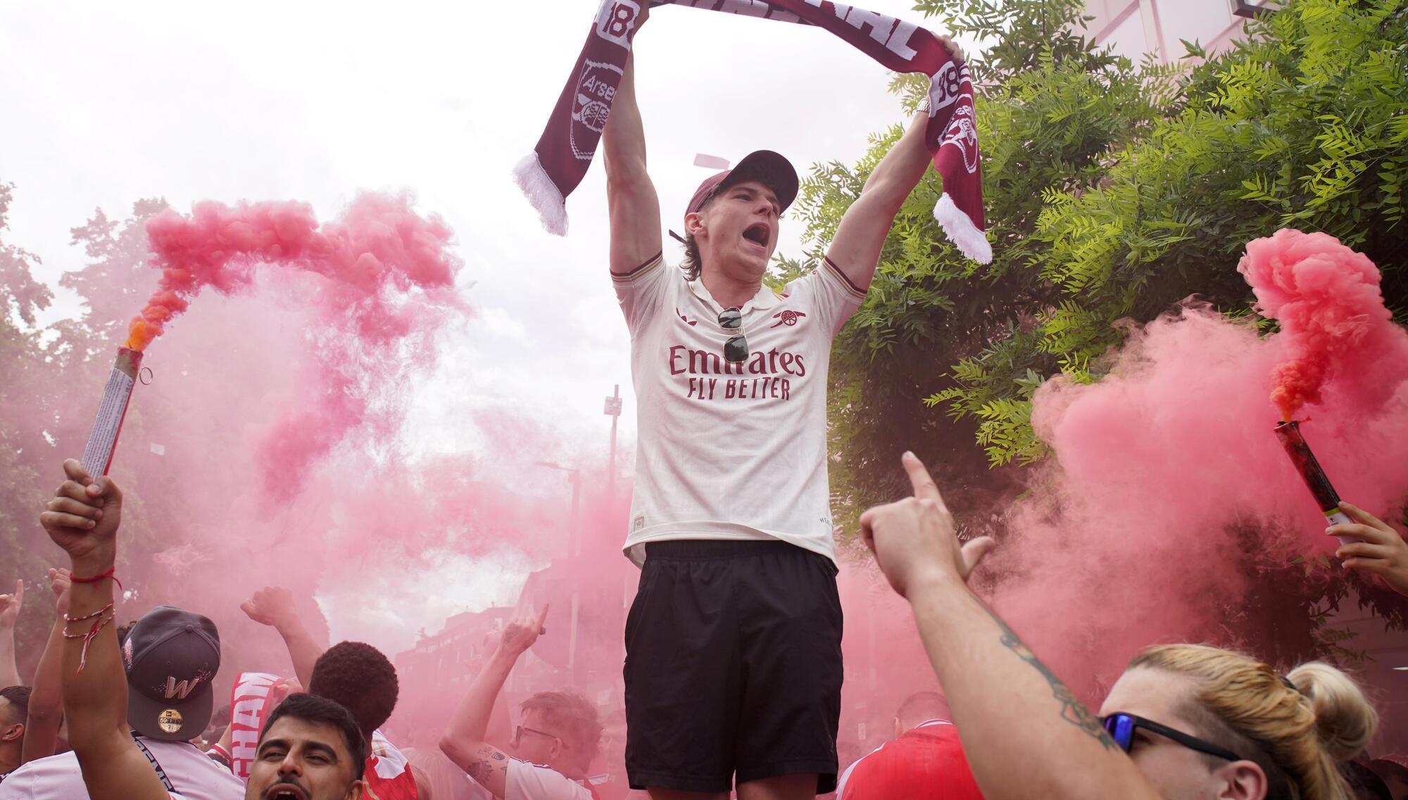 Arsenal to ease Champions League heartbreak with open-top bus parade