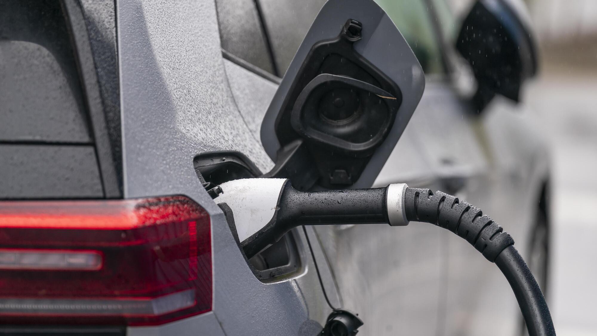 New €5,000 EV scrappage scheme to launch for owners of older petrol and diesel cars