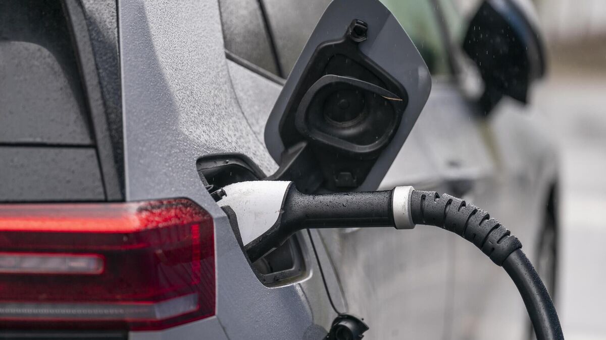 New €5,000 EV scrappage scheme to launch for owners of older petrol and diesel cars