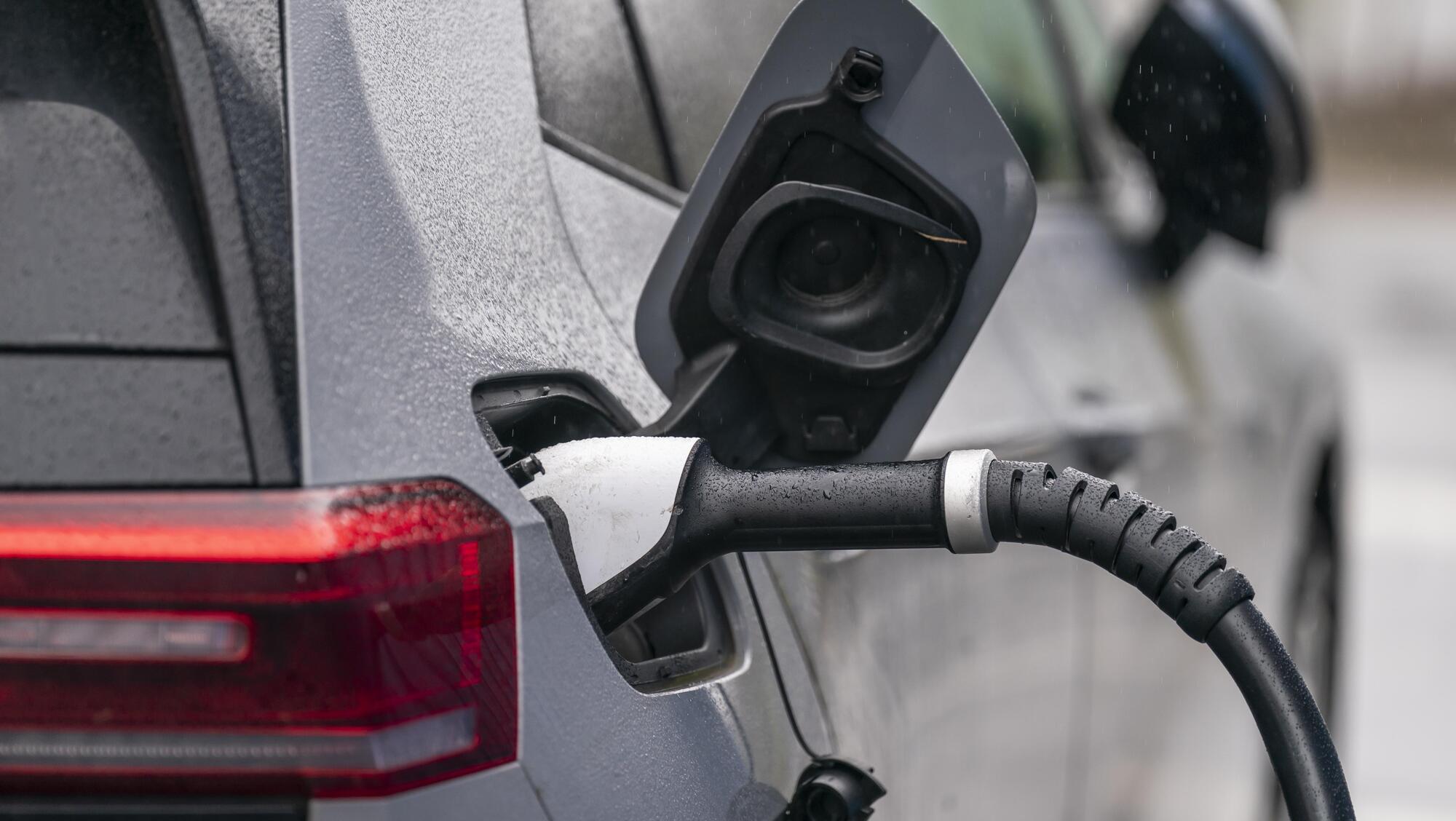 New €5,000 EV scrappage scheme to launch for owners of older petrol and diesel cars