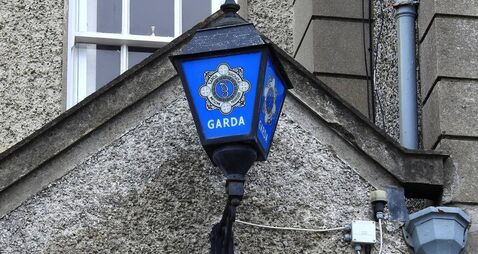 Garda sign.jpg Garda lantern sign