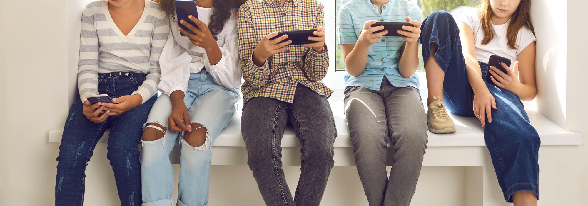 Starmer set to announce social media ban as ministers pledge screentime advice