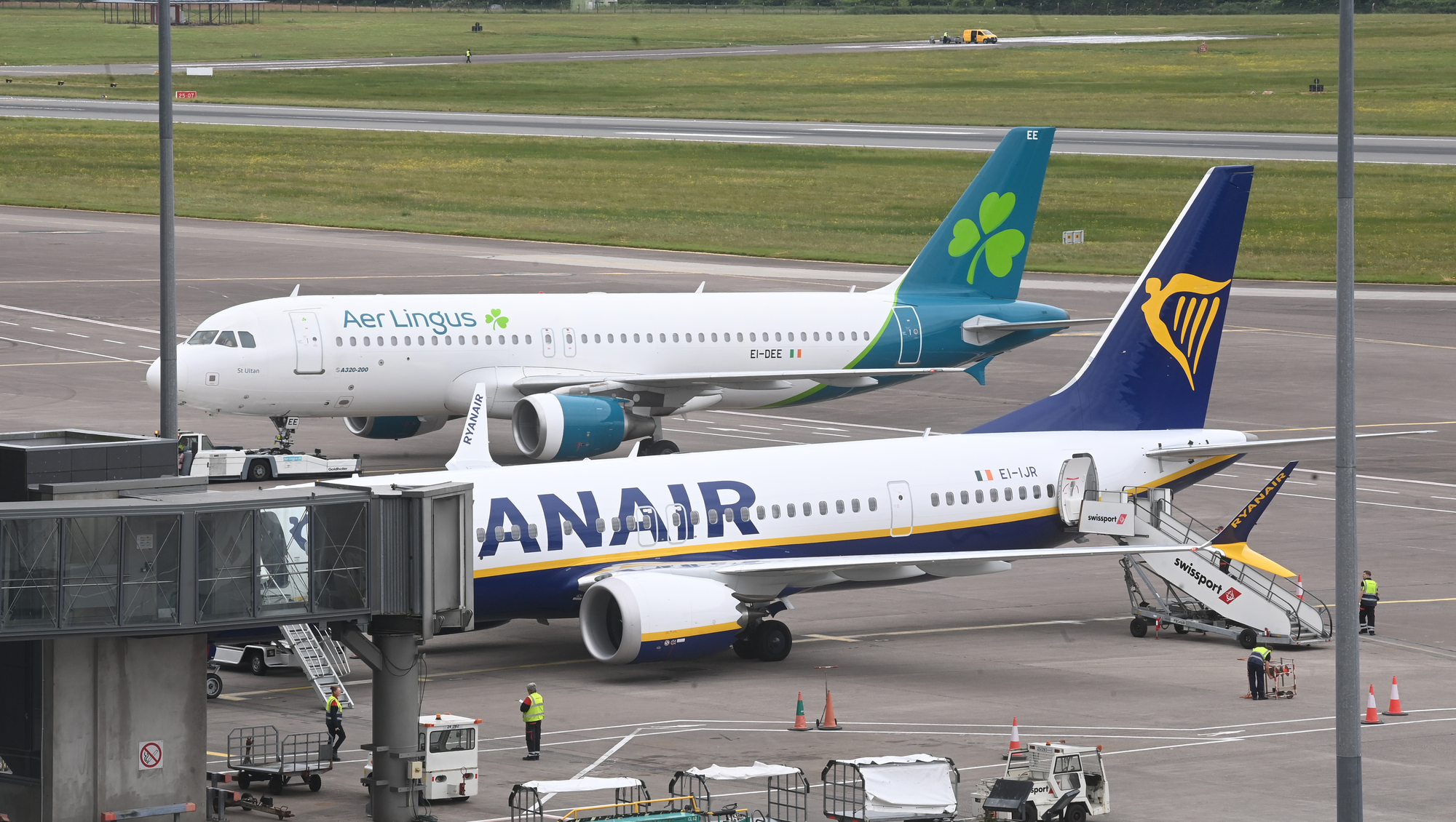 Airline CEOs warn EU plan to expand carbon costs will raise fares