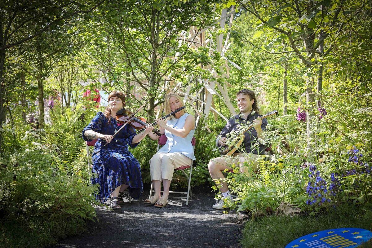 Trad group 'Filidh', Caty Cleary, Ellen O'Brien and Neil Dignam in the Shared Roots, Common Shade Garden, sponsored by the European Commission. Trad group 'Filidh', Caty Cleary, Ellen O'Brien and Neil Dignam in the Shared Roots, Common Shade Garden, sponsored by the European Commission.