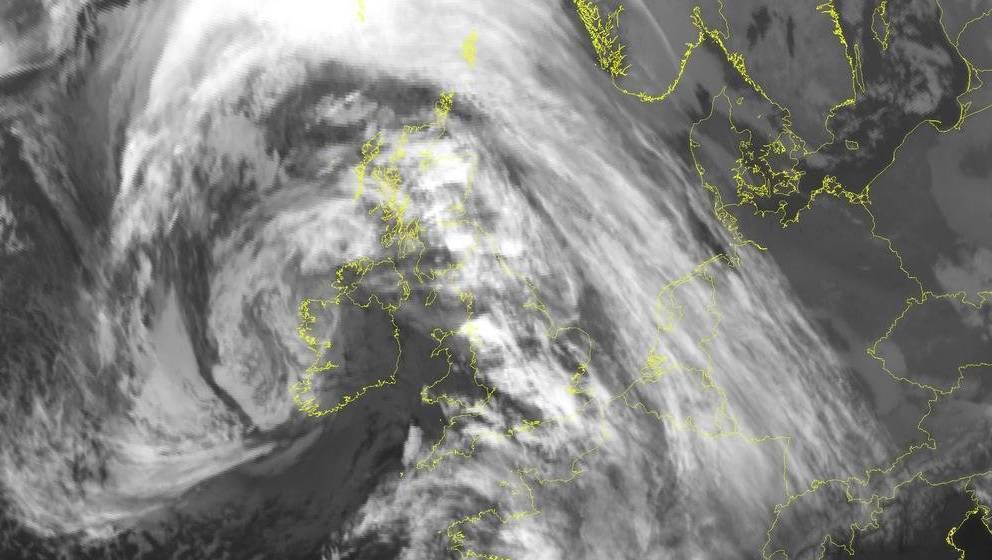 AI weather forecasts up to 1,000 times more efficient 