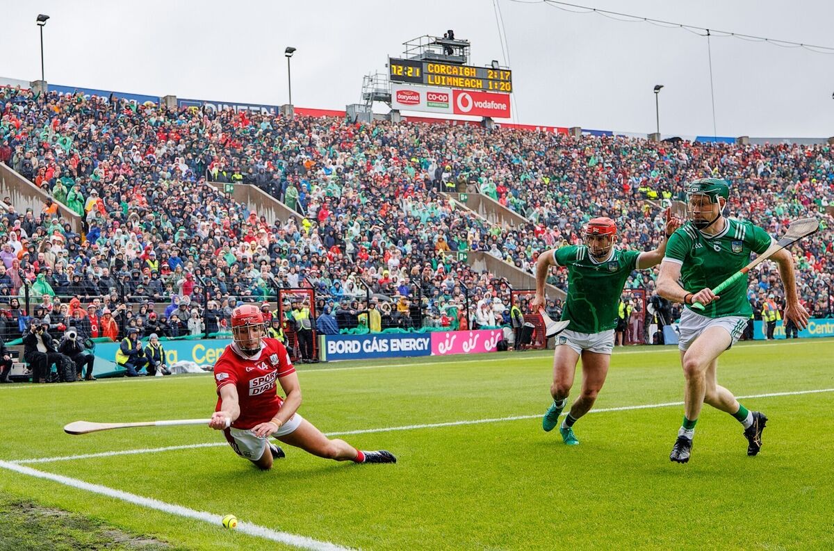 Ben O'Connor showed urgency by taking Seán O'Donoghue off after he received a yellow card but the Cork manager did not make another substitution until the 66th minute of the Munster SHC final. Pic: ©INPHO/James Crombie Ben O'Connor showed urgency by taking Seán O'Donoghue off after he received a yellow card but the Cork manager did not make another substitution until the 66th minute of the Munster SHC final. Pic: ©INPHO/James Crombie