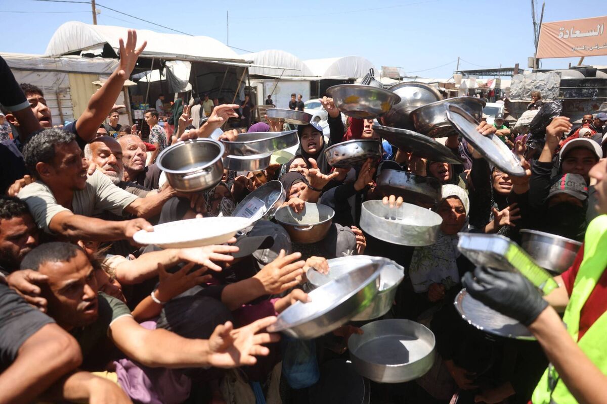Displaced Palestinians gather to receive food distributed by a charity kitchen in Khan Yunis refugee camp in Gaza on June 4 amid ongoing shortages of food caused by Israeli attacks and restrictions on aid entering Gaza. Picture: Bashar Taleb/AFP/Getty Displaced Palestinians gather to receive food distributed by a charity kitchen in Khan Yunis refugee camp in Gaza on June 4 amid ongoing shortages of food caused by Israeli attacks and restrictions on aid entering Gaza. Picture: Bashar Taleb/AFP/Getty