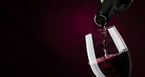 iStock-1081811672.jpg Pour wine in a glass