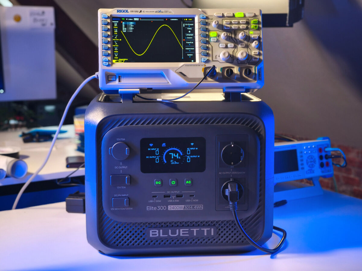 The Bluetti Elite 300 has physical buttons and a large display that provides clear information at a glance. Picture: Bluetti
