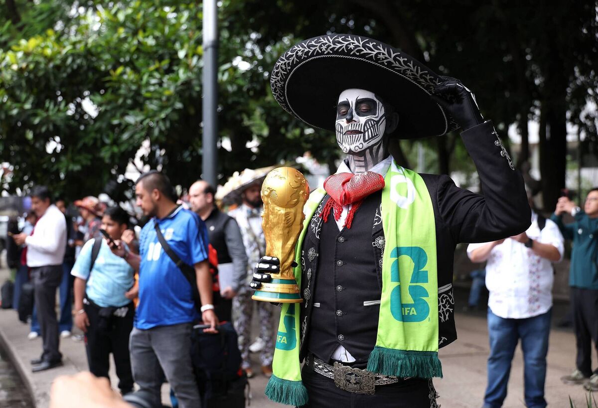 El Charro Gonzalez poses with a replica of the FIFA World Cup Trophy at The Angel of Independence in Mexico City. Pic: Kevin C. Cox/Getty Images. El Charro Gonzalez poses with a replica of the FIFA World Cup Trophy at The Angel of Independence in Mexico City. Pic: Kevin C. Cox/Getty Images.