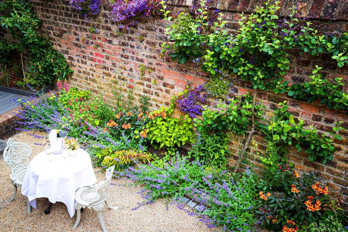Outdoor dining at No1 Pery Square, Limerick Outdoor dining at No1 Pery Square, Limerick