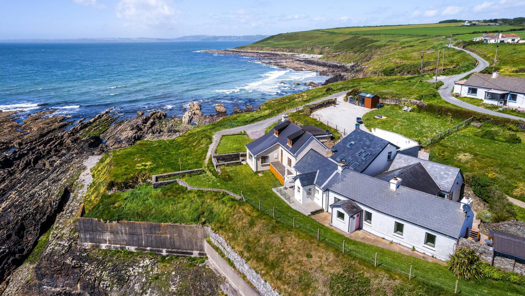 Seacliff, Guileen (centre)