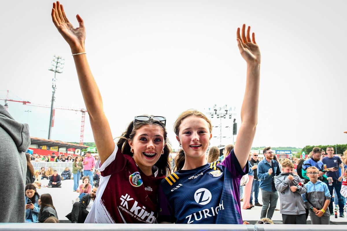 Sarah Tobin and Eirn Maher in Musgrave Park to see Kingfishr. Picture: Chani Anderson Sarah Tobin and Eirn Maher in Musgrave Park to see Kingfishr. Picture: Chani Anderson