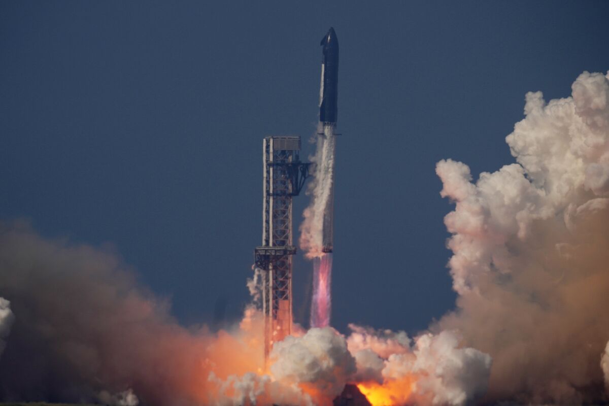 SpaceX's mega rocket Starship making a test flight from Starbase, Texas, Friday, May 22, 2026. (AP Photo/Eric Gay) SpaceX's mega rocket Starship making a test flight from Starbase, Texas, Friday, May 22, 2026. (AP Photo/Eric Gay)