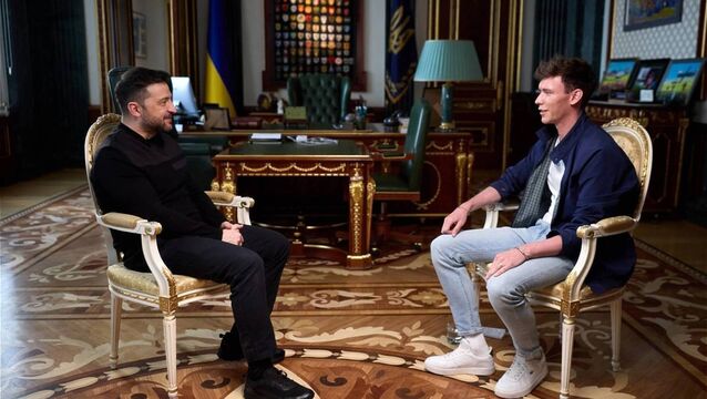 <p>YouTube journalist Caolan Robertson<br class="HardReturn">interviewing Ukrainian president Volodymyr Zelenskyy. Picture: Zelenskyy/Official</p>