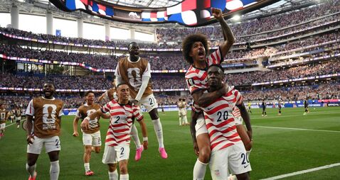 TOPSHOT-FBL-WC-2026-MATCH04-USA-PAR