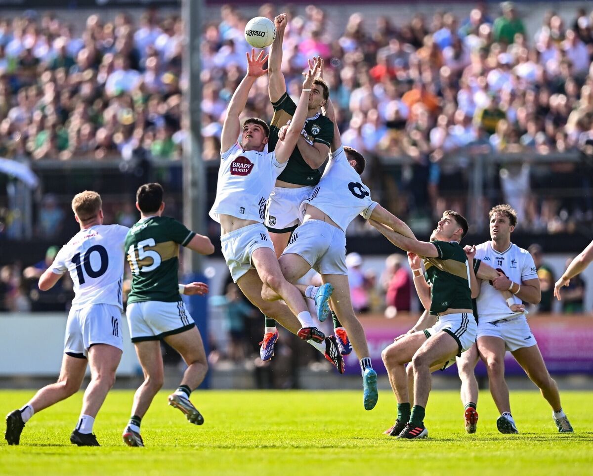 Seán O'Brien of Kerry in action against Brendan Gibbons and Kevin Feely. Picture: Piaras Ó Mídheach/Sportsfile Seán O'Brien of Kerry in action against Brendan Gibbons and Kevin Feely. Picture: Piaras Ó Mídheach/Sportsfile